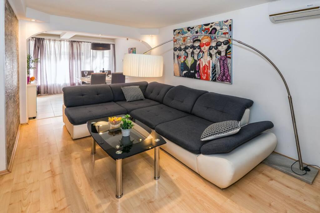 Relaxing 2Bd Apartment, Ground Floor - Walk To Old Town سبليت المظهر الخارجي الصورة