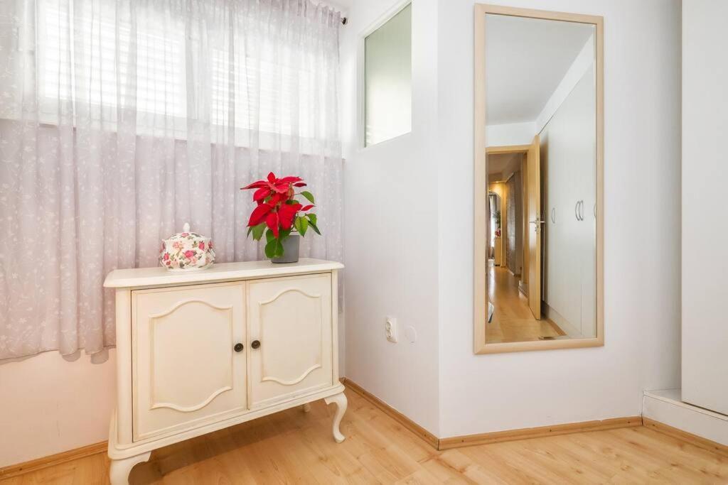Relaxing 2Bd Apartment, Ground Floor - Walk To Old Town سبليت المظهر الخارجي الصورة