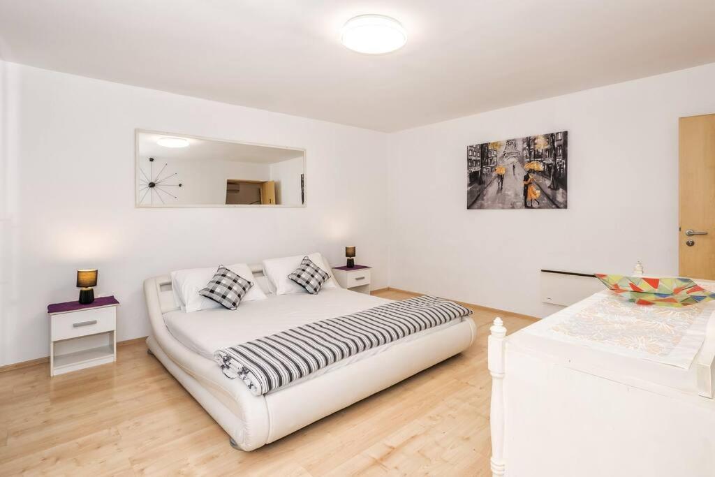 Relaxing 2Bd Apartment, Ground Floor - Walk To Old Town سبليت المظهر الخارجي الصورة