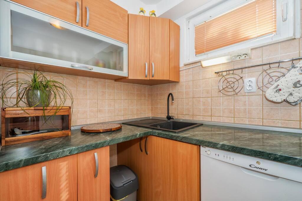Relaxing 2Bd Apartment, Ground Floor - Walk To Old Town سبليت المظهر الخارجي الصورة